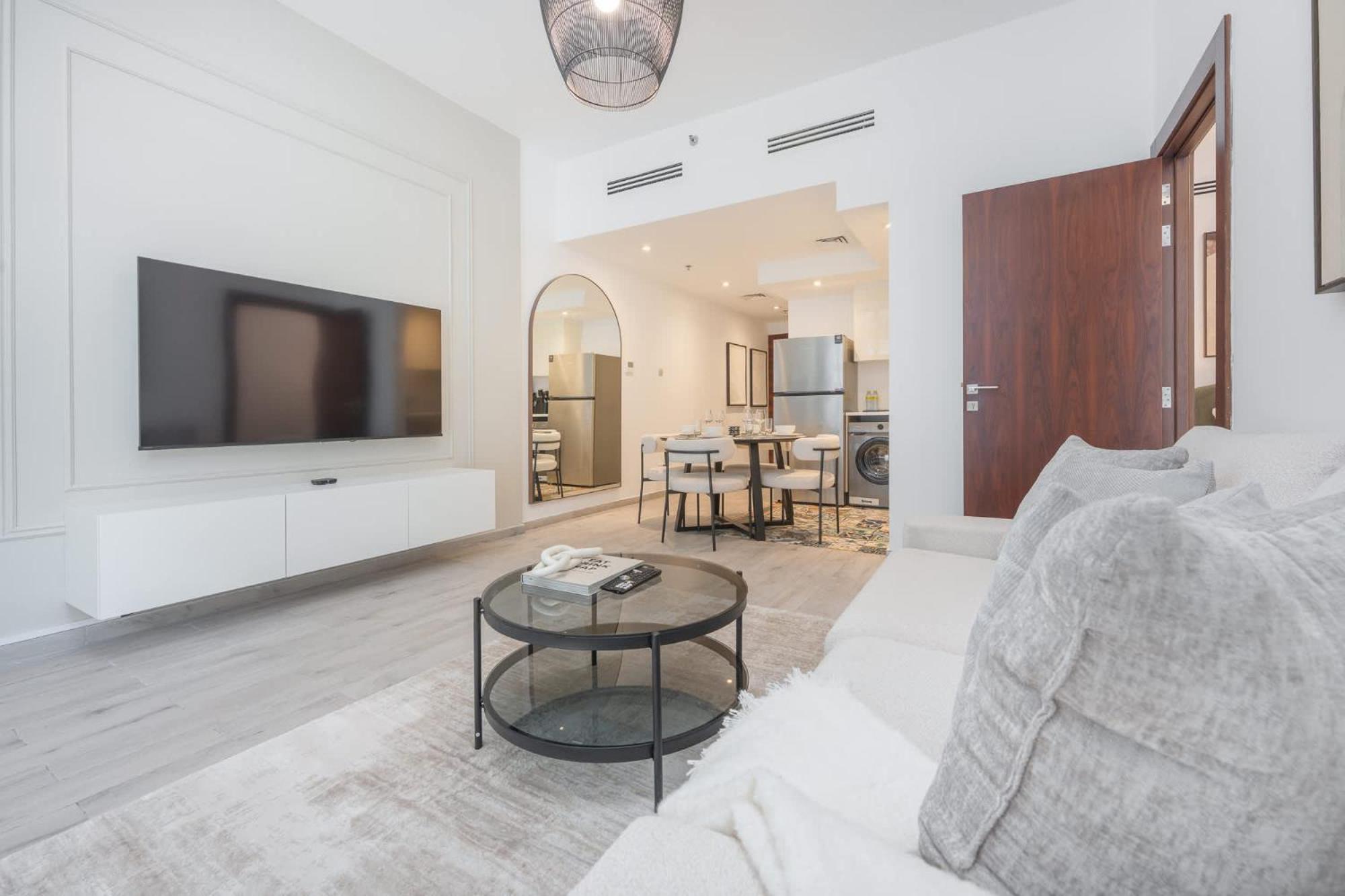 Elegant Living In A Prime Location Shamal